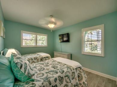 Cape Coral 4 Bedroom Vacation Home with Hot Tub - Sleeps 6