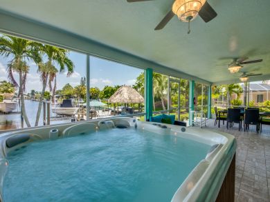 Cape Coral 4 Bedroom Vacation Home with Hot Tub - Sleeps 6