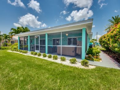 Cape Coral 4 Bedroom Vacation Home with Hot Tub - Sleeps 6