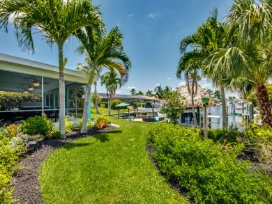 Cape Coral 4 Bedroom Vacation Home with Hot Tub - Sleeps 6