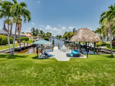 Cape Coral 4 Bedroom Vacation Home with Hot Tub - Sleeps 6