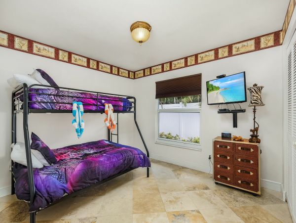 Cape Coral Spacious Luxury Home With Gulf Access - 8 Guests