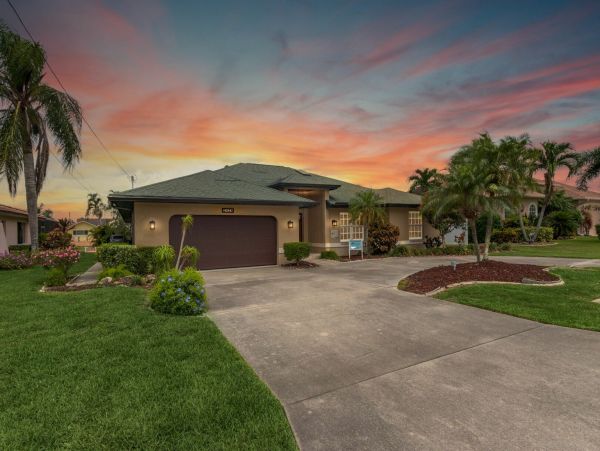 Cape Coral Spacious Luxury Home With Gulf Access - 8 Guests
