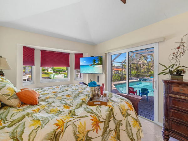 Cape Coral Spacious Luxury Home With Gulf Access - 8 Guests