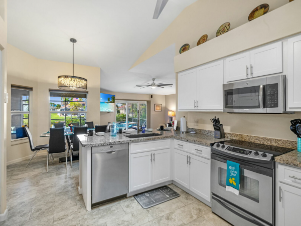 Cape Coral Spacious Luxury Home With Gulf Access - 8 Guests