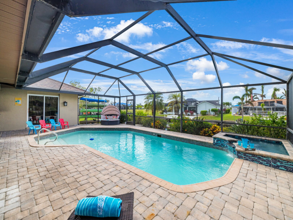 Cape Coral Spacious Luxury Home With Gulf Access - 8 Guests