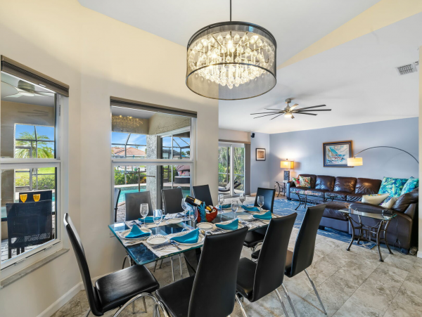 Cape Coral Spacious Luxury Home With Gulf Access - 8 Guests