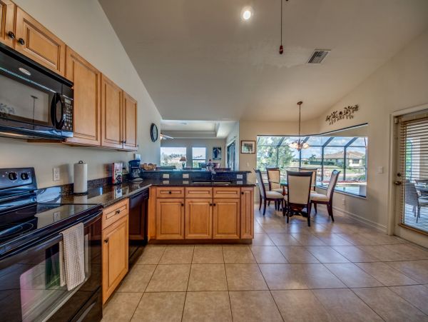 Cape Coral Vacation Home Five Bedrooms & Private Caged Pool