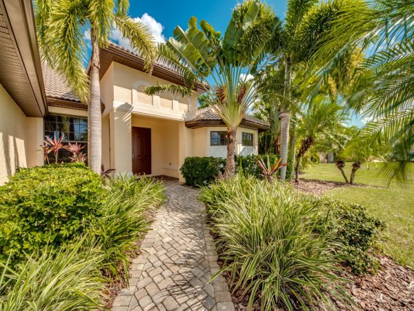 Cape Coral Vacation Home Five Bedrooms & Private Caged Pool