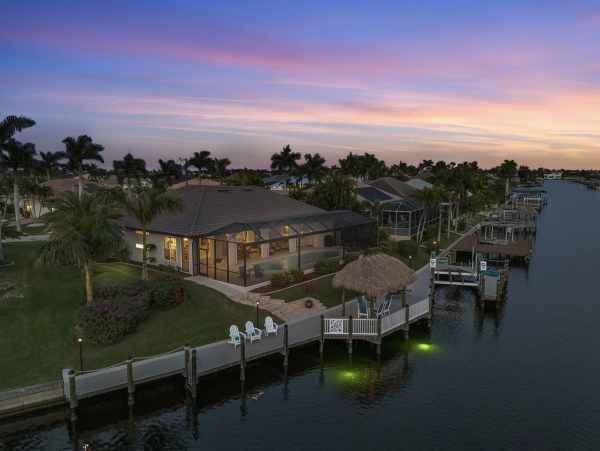 NEW ARRIVAL Luxury Cape Coral Waterside Vacation Home