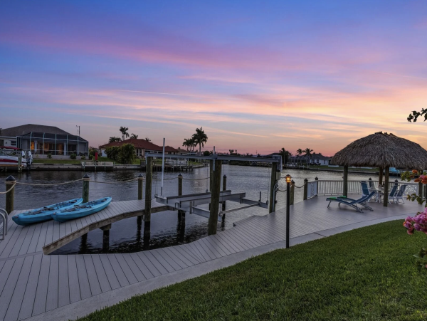 NEW ARRIVAL Luxury Cape Coral Waterside Vacation Home