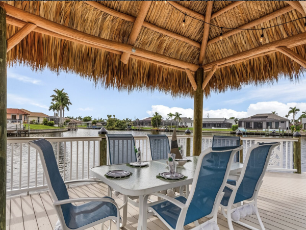 NEW ARRIVAL Luxury Cape Coral Waterside Vacation Home
