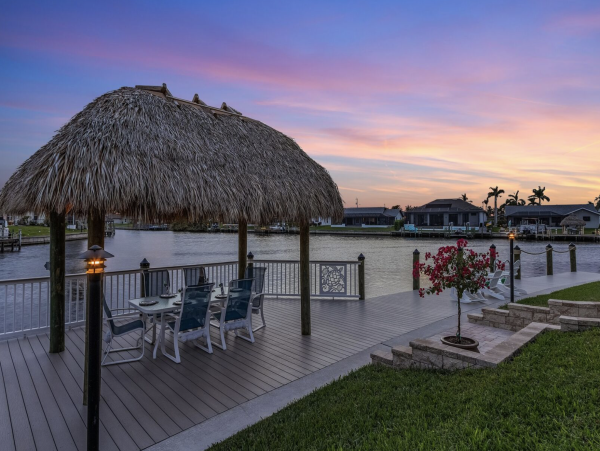 NEW ARRIVAL Luxury Cape Coral Waterside Vacation Home