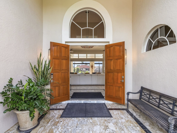 NEW ARRIVAL Luxury Cape Coral Waterside Vacation Home