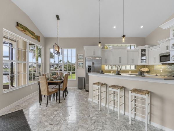 NEW ARRIVAL Luxury Cape Coral Waterside Vacation Home