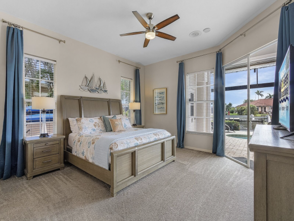 NEW ARRIVAL Luxury Cape Coral Waterside Vacation Home