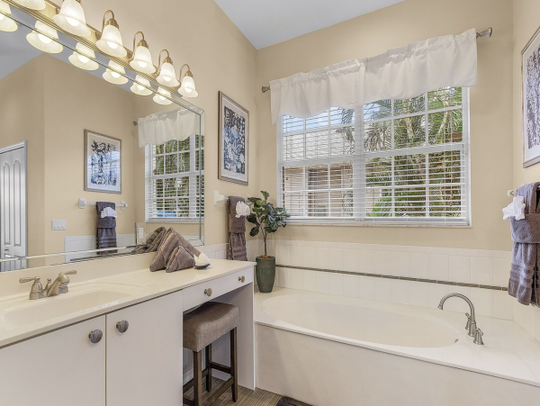 NEW ARRIVAL Luxury Cape Coral Waterside Vacation Home