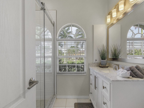 NEW ARRIVAL Luxury Cape Coral Waterside Vacation Home