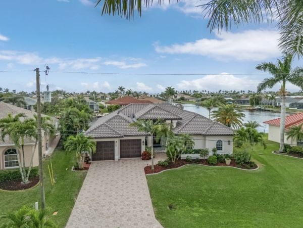 NEW ARRIVAL Luxury Cape Coral Waterside Vacation Home