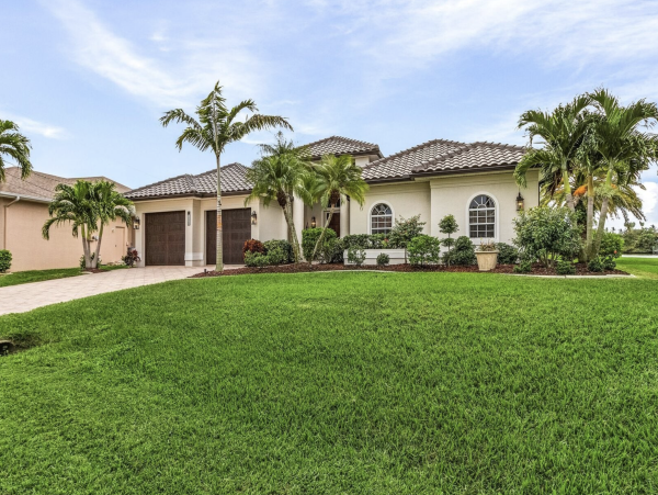 NEW ARRIVAL Luxury Cape Coral Waterside Vacation Home