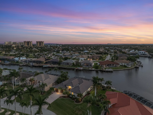 NEW ARRIVAL Luxury Cape Coral Waterside Vacation Home