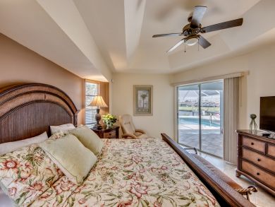 Cape Coral 3 Bedroom Vacation Rental Villa with Pool & Dock