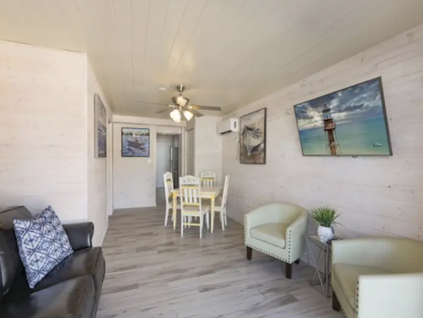Lovely Captiva Vacation Cottage with 2 Bedrooms Sleeps 4