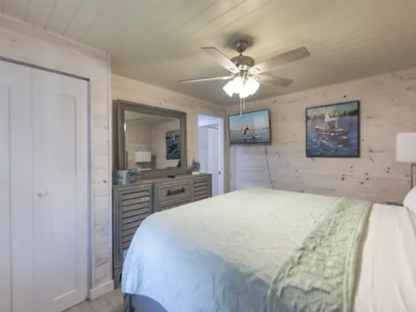 Lovely Captiva Vacation Cottage with 2 Bedrooms Sleeps 4