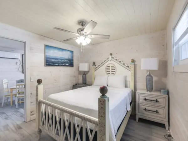 Lovely Captiva Vacation Cottage with 2 Bedrooms Sleeps 4