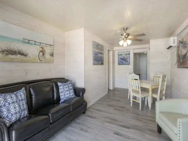 Lovely Captiva Vacation Cottage with 2 Bedrooms Sleeps 4