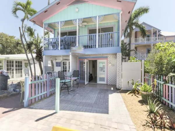 Lovely Captiva Vacation Cottage with 2 Bedrooms Sleeps 4