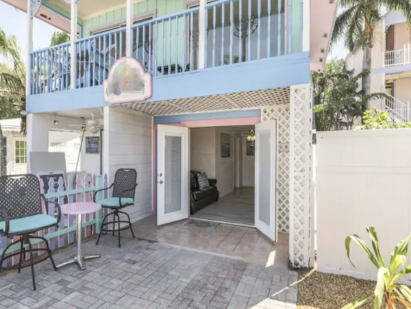 Lovely Captiva Vacation Cottage with 2 Bedrooms Sleeps 4