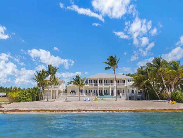 Oceanfront Luxury Vacation Estate with Pool & Spa
