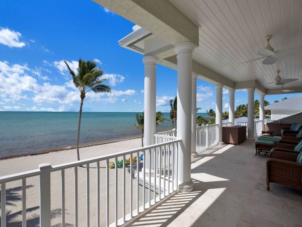 Oceanfront Luxury Vacation Estate with Pool & Spa