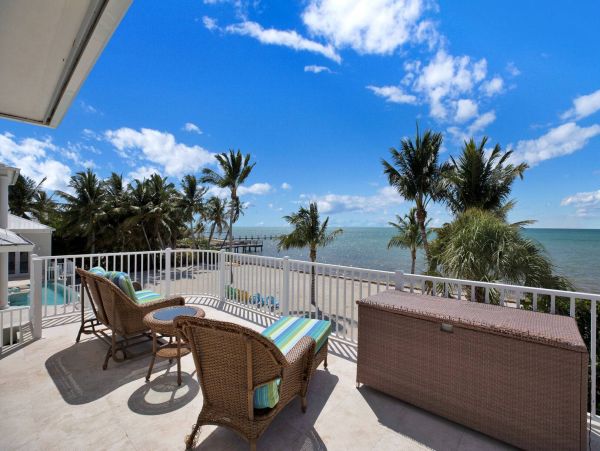 Oceanfront Luxury Vacation Estate with Pool & Spa