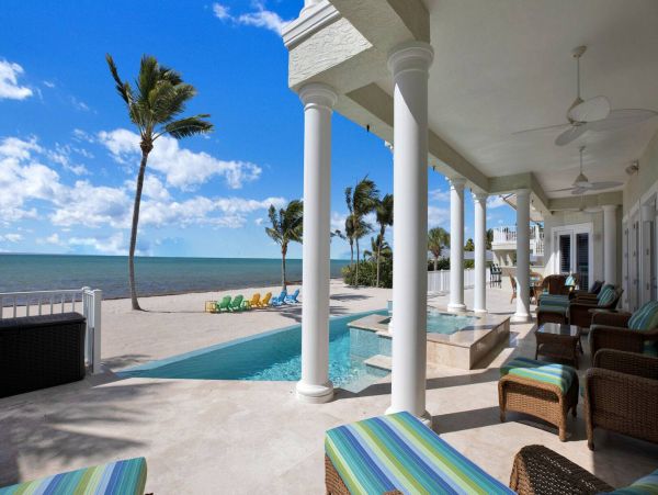 Oceanfront Luxury Vacation Estate with Pool & Spa