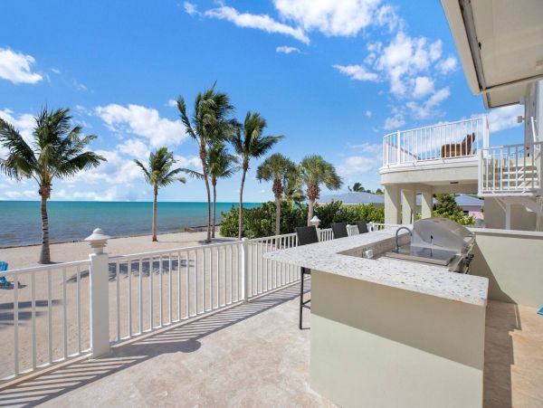 Oceanfront Luxury Vacation Estate with Pool & Spa