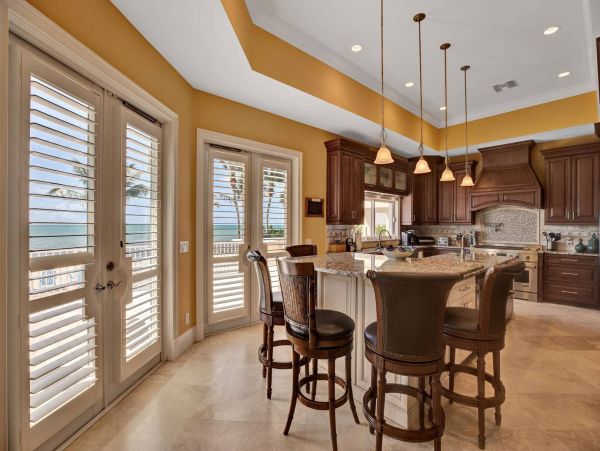 Oceanfront Luxury Vacation Estate with Pool & Spa