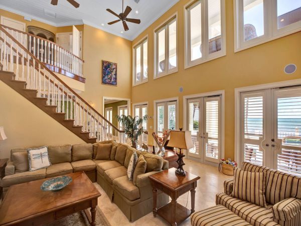 Oceanfront Luxury Vacation Estate with Pool & Spa