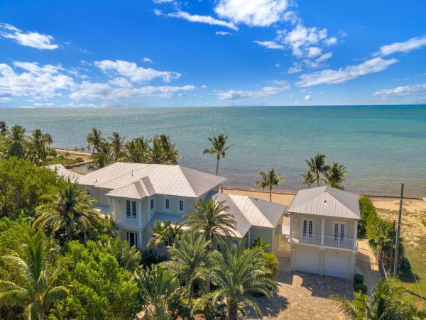 Oceanfront Luxury Vacation Estate with Pool & Spa
