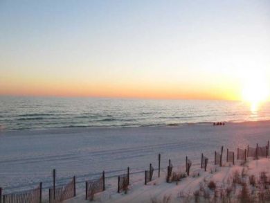 Santa Rosa Beach Vacation Condo Sleeps Eight Guests.