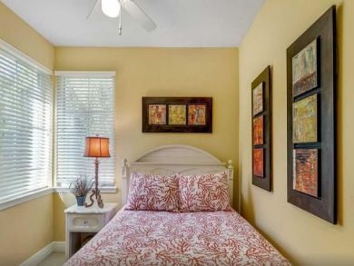Santa Rosa Beach Vacation Condo Sleeps Eight Guests.