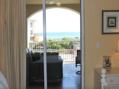 Santa Rosa Beach Vacation Condo Sleeps Eight Guests.