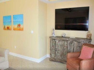 Santa Rosa Beach Vacation Condo Sleeps Eight Guests.
