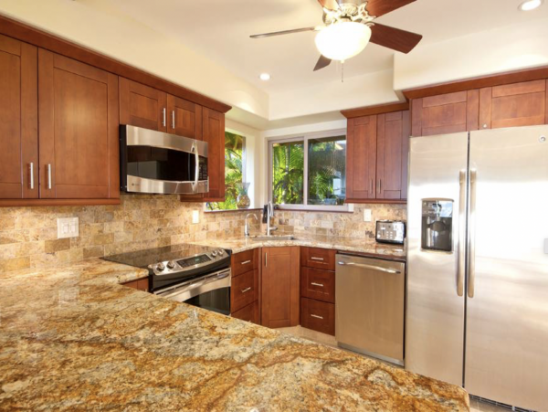 Lahaina Vacation Condo Sleeps Six Guests