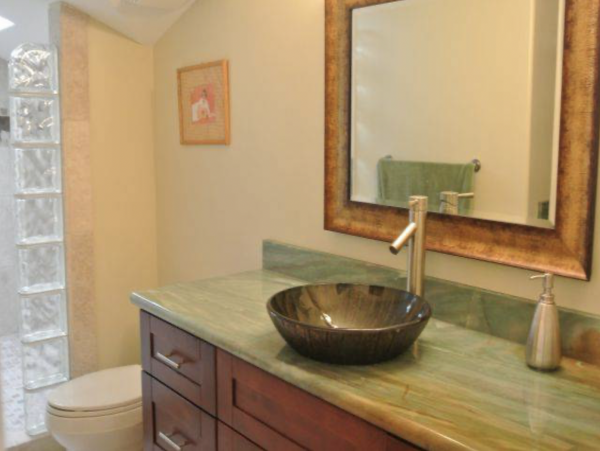 Lahaina Vacation Condo Sleeps Six Guests
