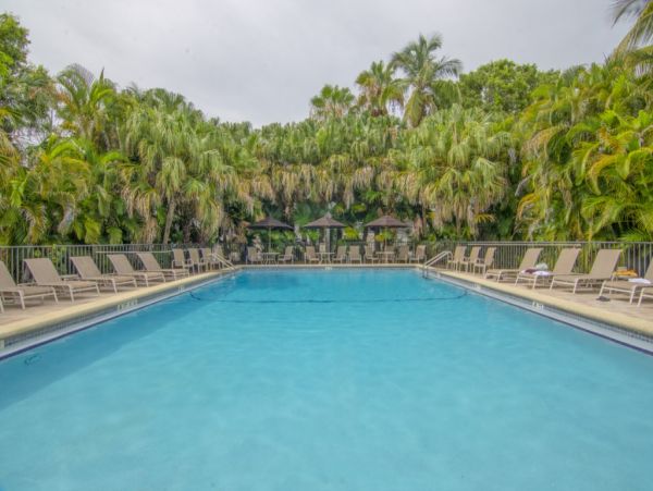 Charming Vacation Rental on Sanibel Two Bedroom Beach Condo