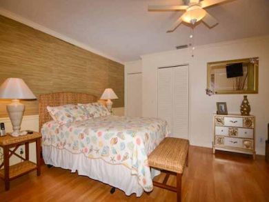 Holmes Beach Vacation Home 4 Bedrooms Sleeps 16 Guests