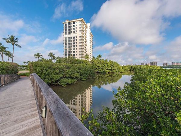 Beachfront Luxury Condo in Naples
