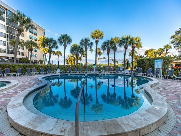 Siesta Key Vacation Condo Close To Beach with Boat Docks